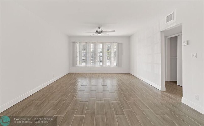 Building Photo - 1049 NW 30th Ct