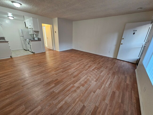 Building Photo - 1 bed /1 bath Downtown Long Beach