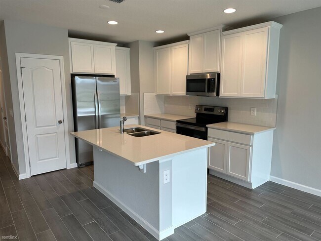 Building Photo - 3 br, 2.5 bath Townhome - 220 Cape Honeysu...