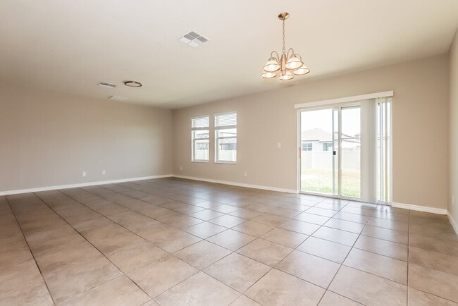 Foto del edificio - 6731 Trent Creek Dr