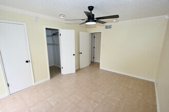 Building Photo - 17331 Red Oak Dr