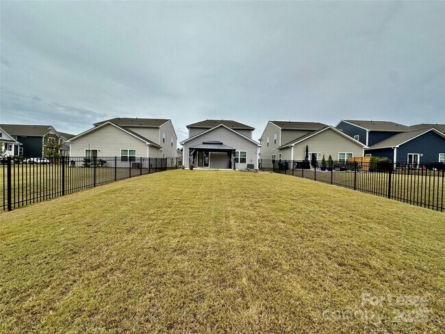Foto del edificio - 389 Runner Stone Ln
