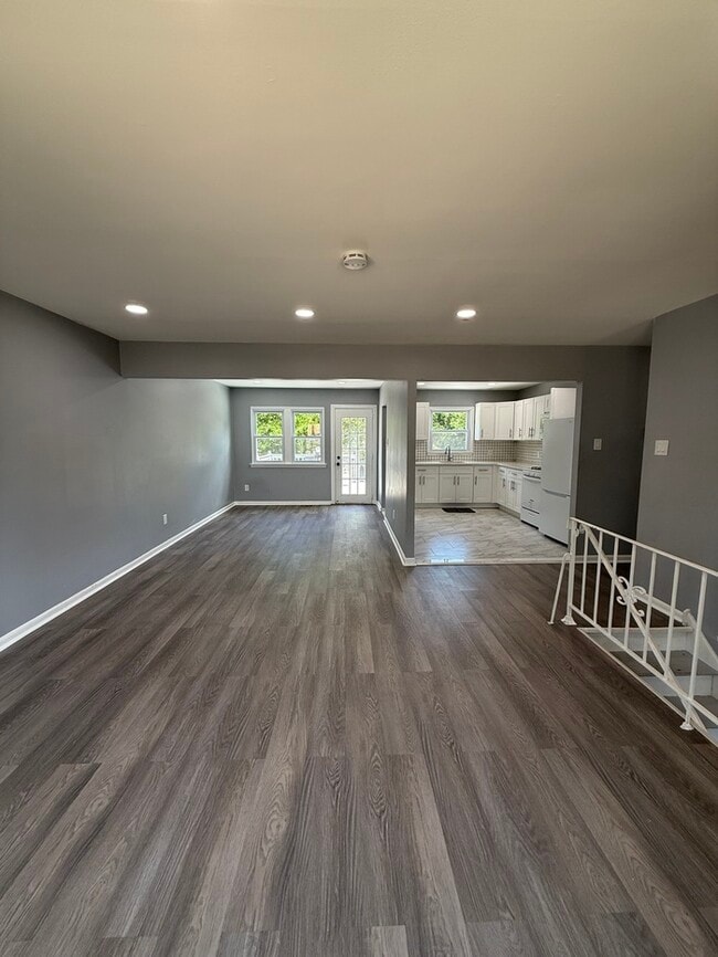 Building Photo - 309 Ellis Ct