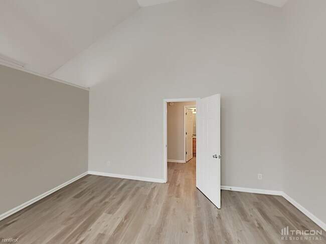 Building Photo - 2204 Tuley Dr