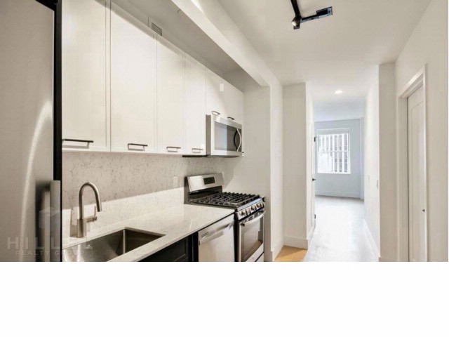 Building Photo - 63 Wall St