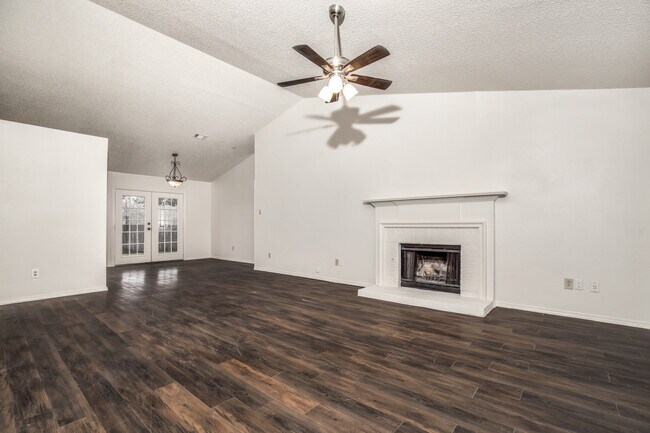 Building Photo - 1709 Huntington Dr