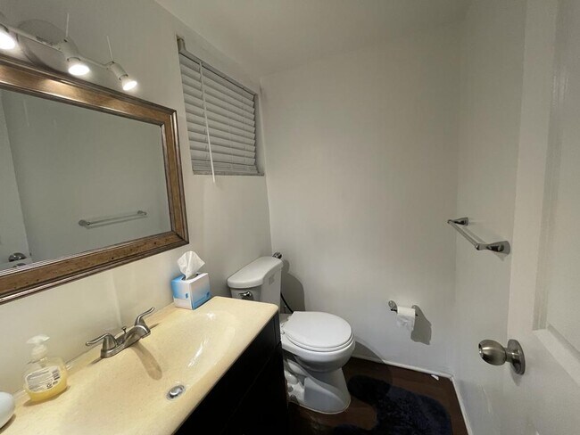 Foto del edificio - 1001 Hillcrest Ct