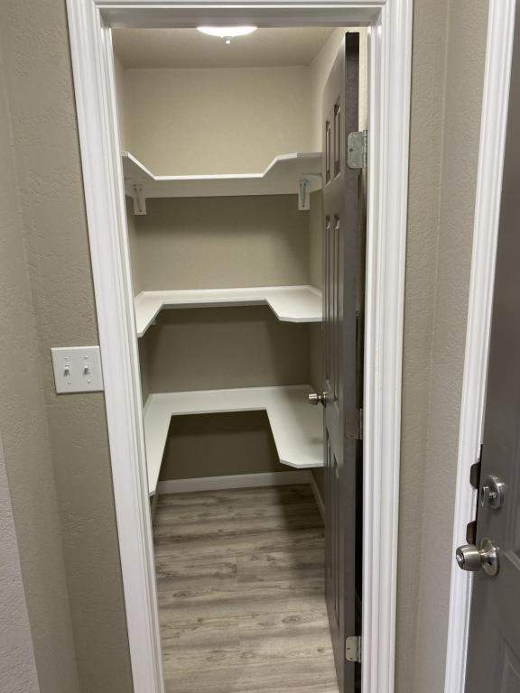 Building Photo - 909 Springhill