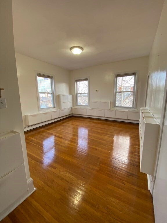 Building Photo - 315 Elm St