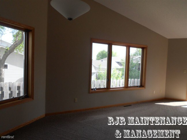 Building Photo - 2 br, 2 bath Duplex - 3853 Montreal St