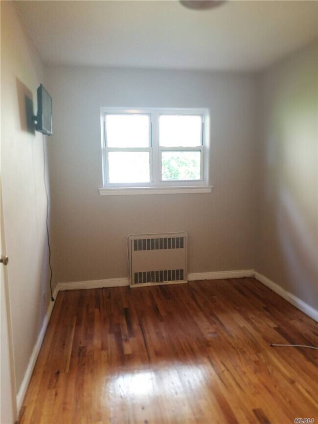 Building Photo - 164-19 75th Rd