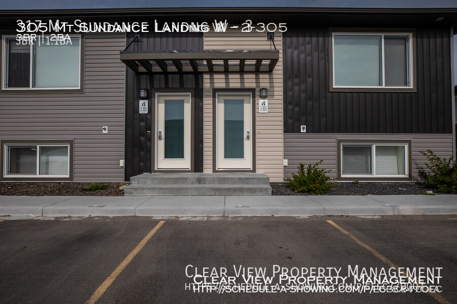 Primary Photo - Contemporary 3 bed, 1.5 bath townhouse!