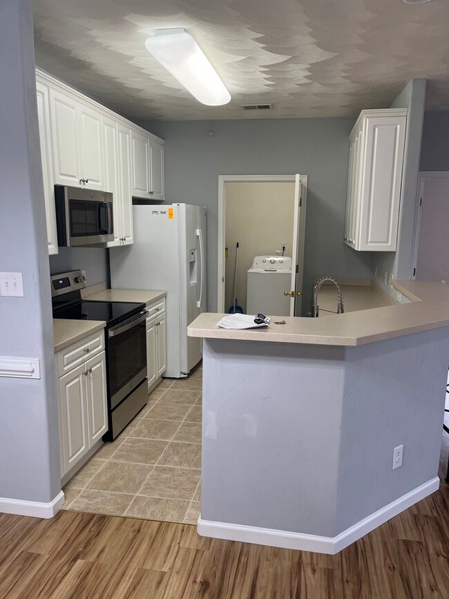 Building Photo - 304 Troon Ct