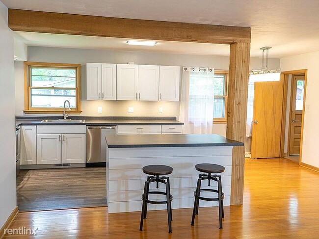 Foto del edificio - 3 br, 1.5 bath House - 711 E Sunnycrest Dr