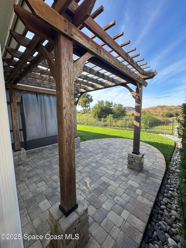 Foto del edificio - 3168 Lamanga Dr