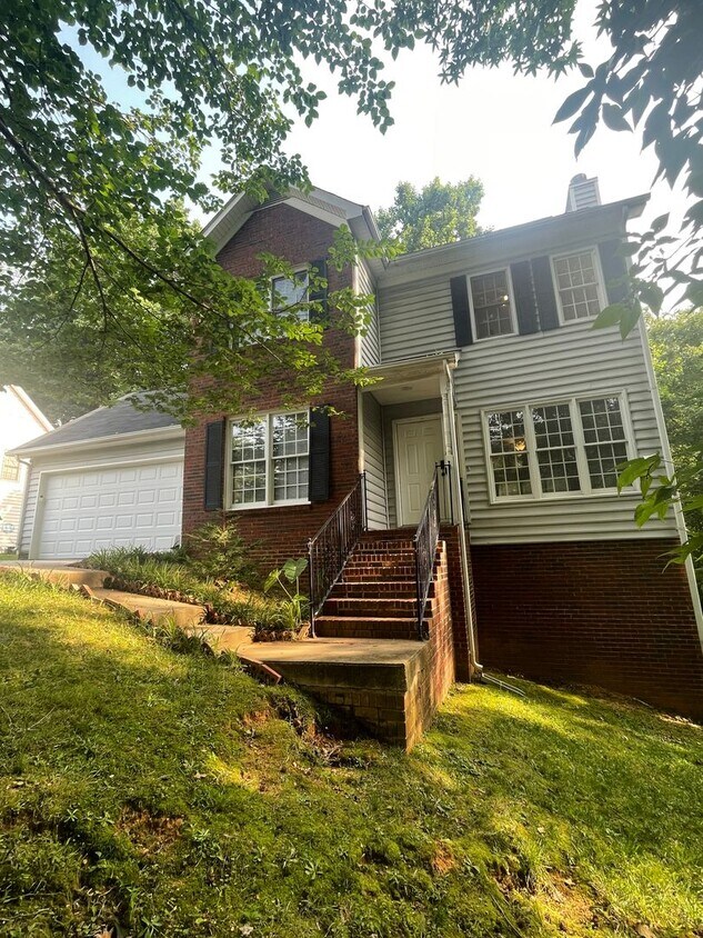 Foto del edificio - Spacious 2-Story Home with Finished Basement!