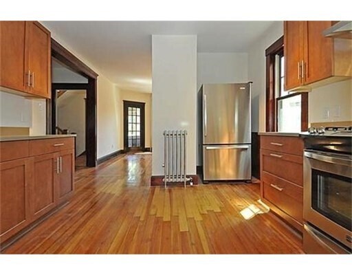 Foto del edificio - 303 Hyde Park Ave