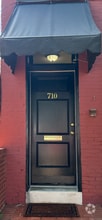 Building Photo - 708 N Van Buren St