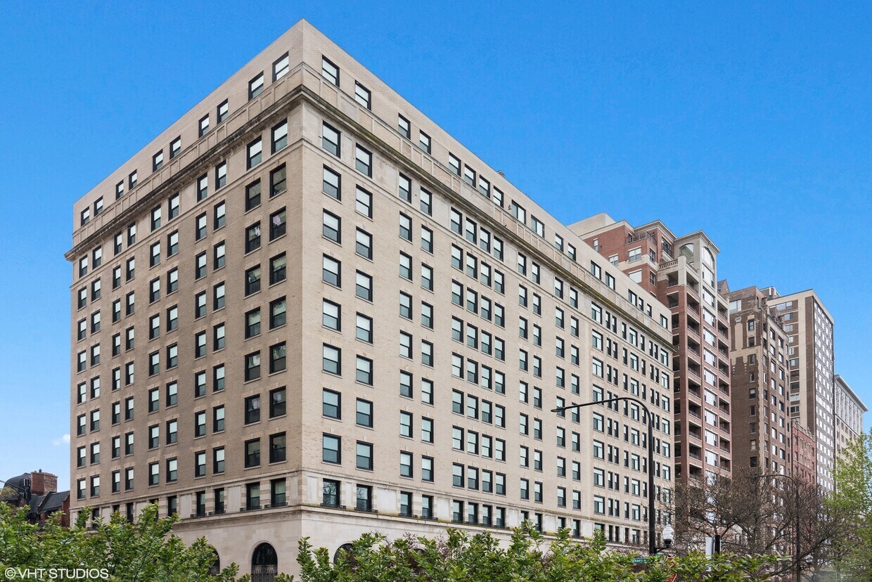 Primary Photo - 2100 N Lincoln Park W
