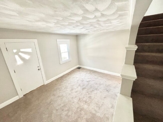 Photo - 874 Vankirk St House