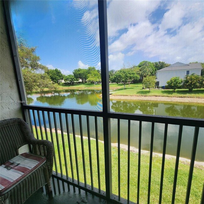 Building Photo - 5542 Courtyard Dr