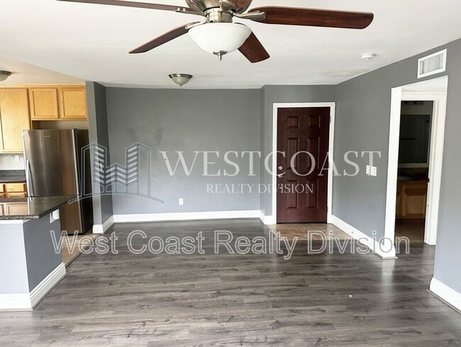 Building Photo - 2320 Del Mar Way