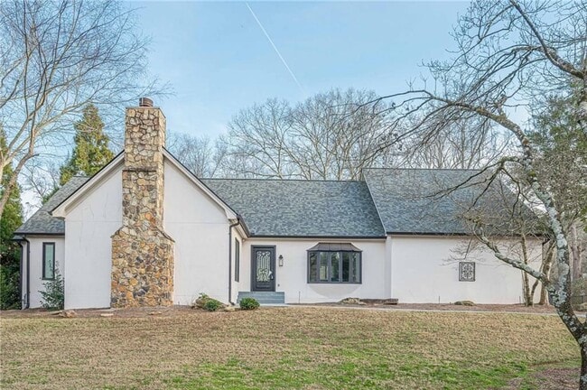 Building Photo - 4562 Columns Dr SE