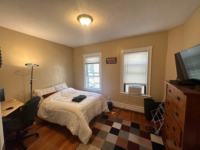 Foto del edificio - 74 Pearson Ave