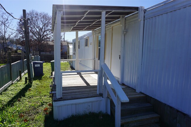 Building Photo - 8979 Gladewood