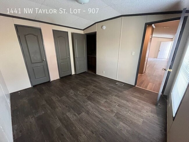 Building Photo - 1441 NW Taylor St