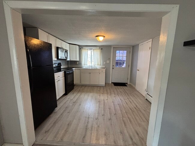 Building Photo - 40 Wood St