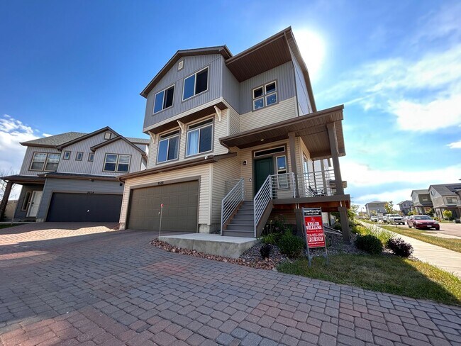 Foto del edificio - 3 Bed 3 bath house in Banning Lewis!