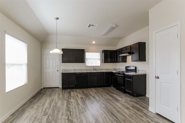 Building Photo - 24518 Amaldi Ct