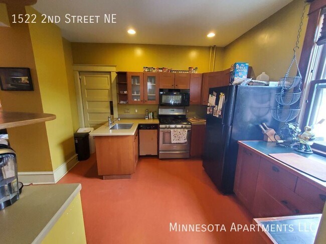 Building Photo - Beautiful and Spacious 3+Bed/3 Bath Home A...