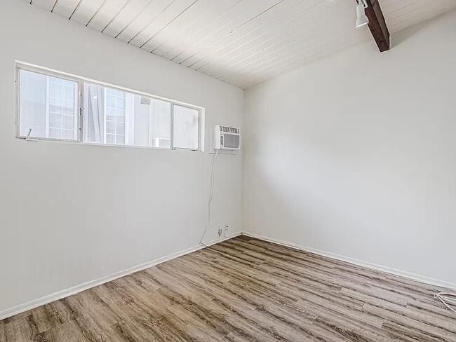 Building Photo - 128 Normandie Ave