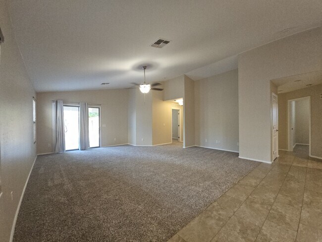 Foto del edificio - 2569 E Silversmith Trail