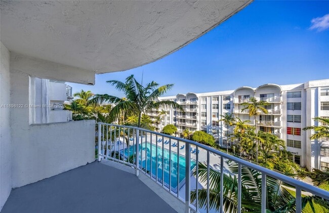Foto del edificio - 492 NW 165th St