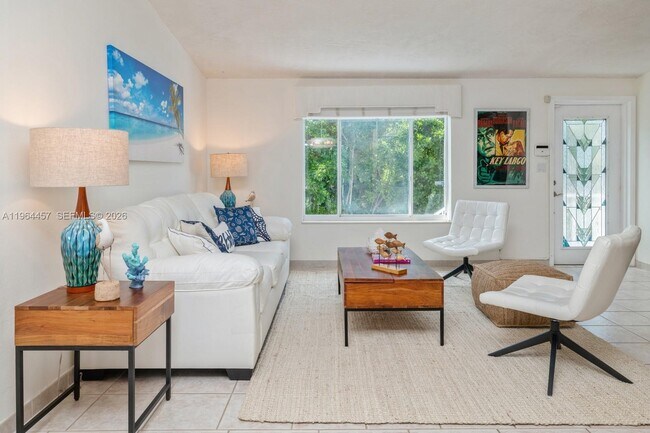 Building Photo - 133 E Silver Palm Ave