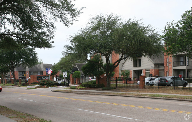 Building Photo - Canfield Lakes