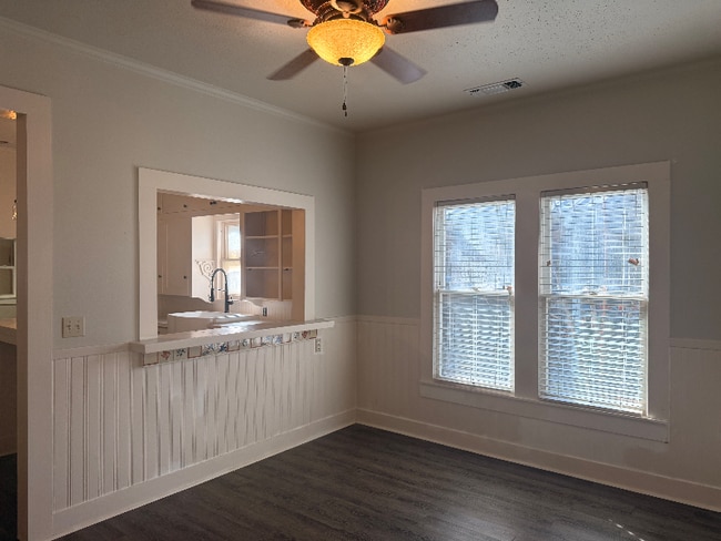 Building Photo - 306 W Wallace St