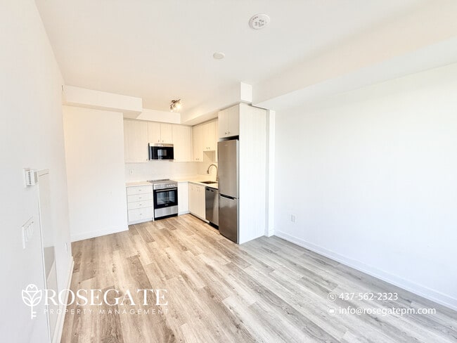 Photo du bâtiment - Modern 1 Bedroom + Den Condo with Parking, Internet & Private Balcony in Kitchener