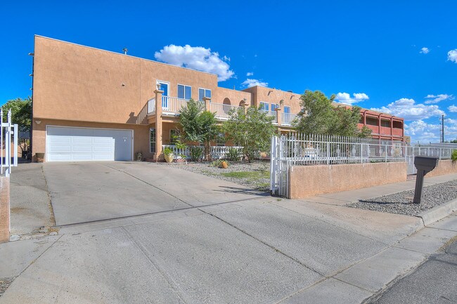 Building Photo - 3200 Vista Grande Dr