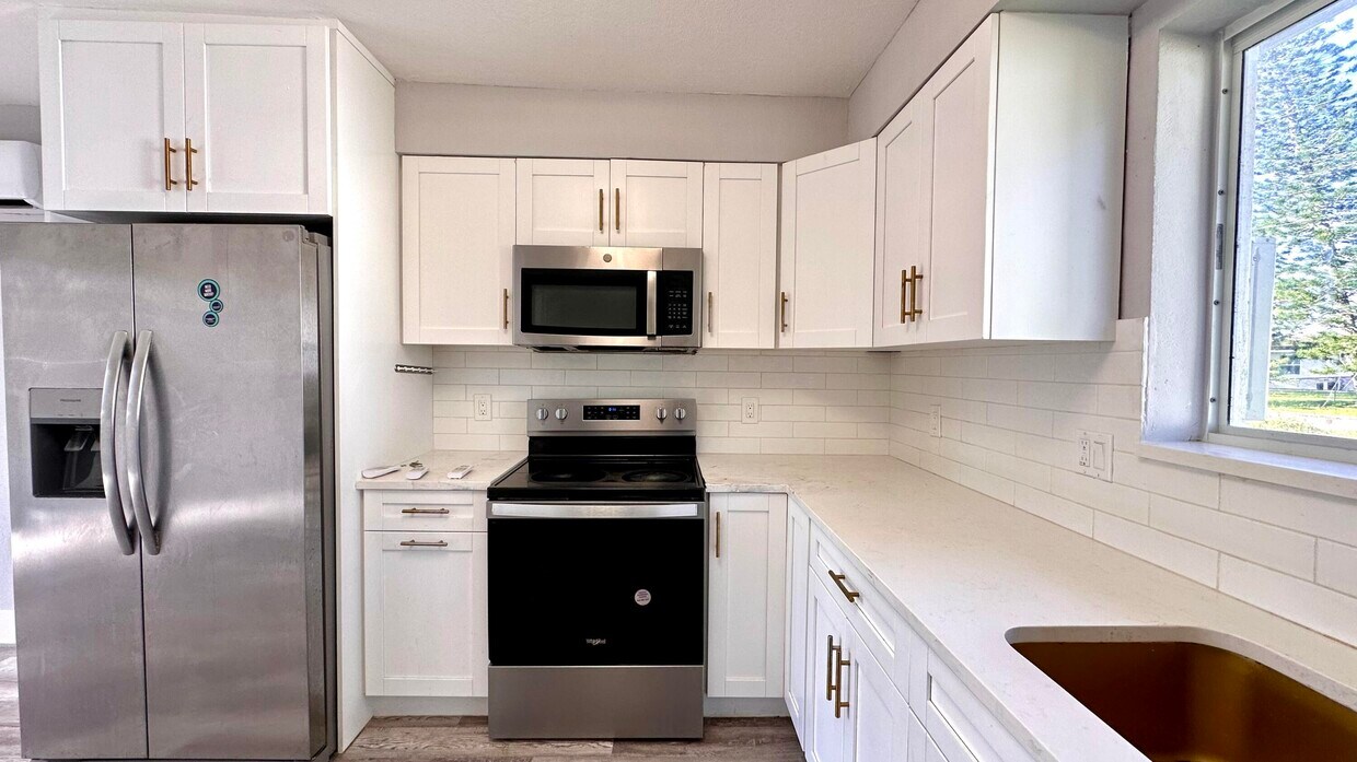 Foto principal - 313 Swain Blvd