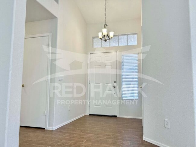 Building Photo - 721 E Sheffield Ave