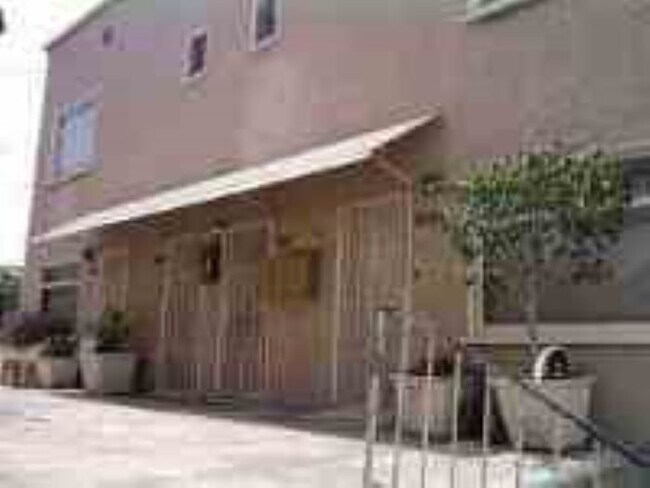 Foto del edificio - 922 1/2 Long Beach Blvd