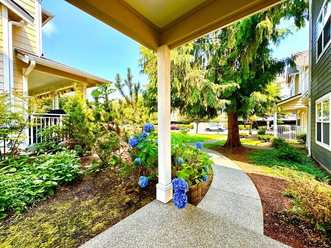 Building Photo - 3bd/2.5ba Sammamish Townhouse