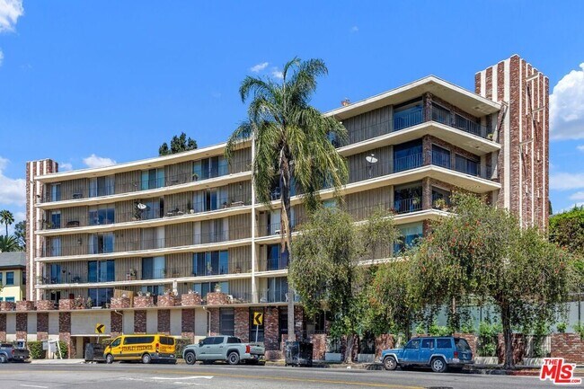 Building Photo - 2260 N Cahuenga Blvd