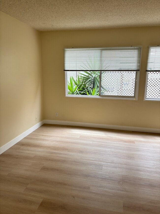 Building Photo - 315 Longfellow Ave