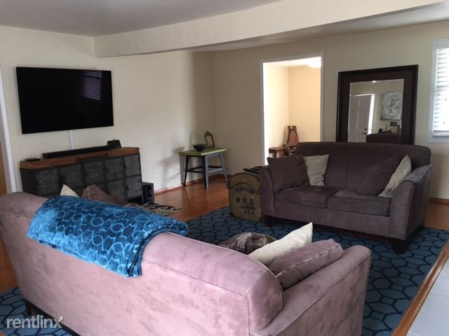 Foto del edificio - 3 br, 1 bath Triplex - 4722 Dauer Avenue