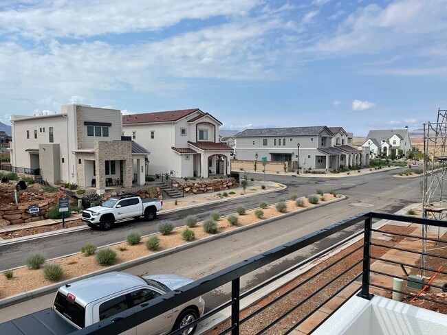 Building Photo - 750 W Scarlet Hill Dr